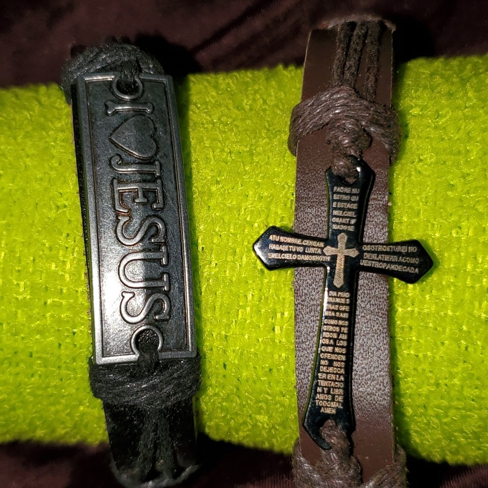 Leather mens/wonen/children adjustable bracelets